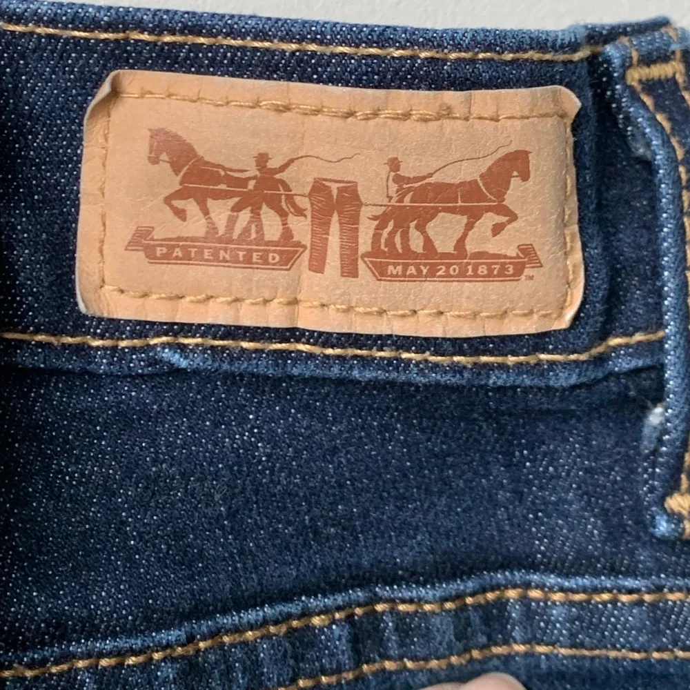 Levis waist rise